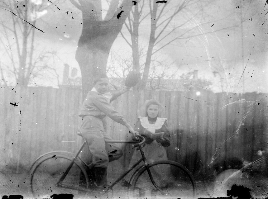 Comment la photographie influence notre perception des souvenirs ?